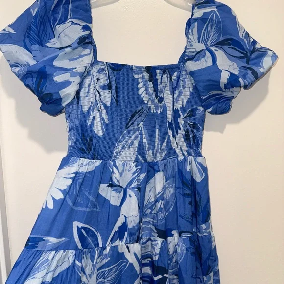 Francesca's Collections Blue and White Smocked Dress - Picture 4 of 5